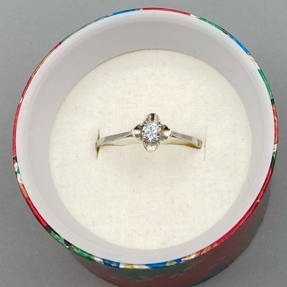 Crystal Solitaire Ring in Flower-Type Setting - Picture 1 of 4